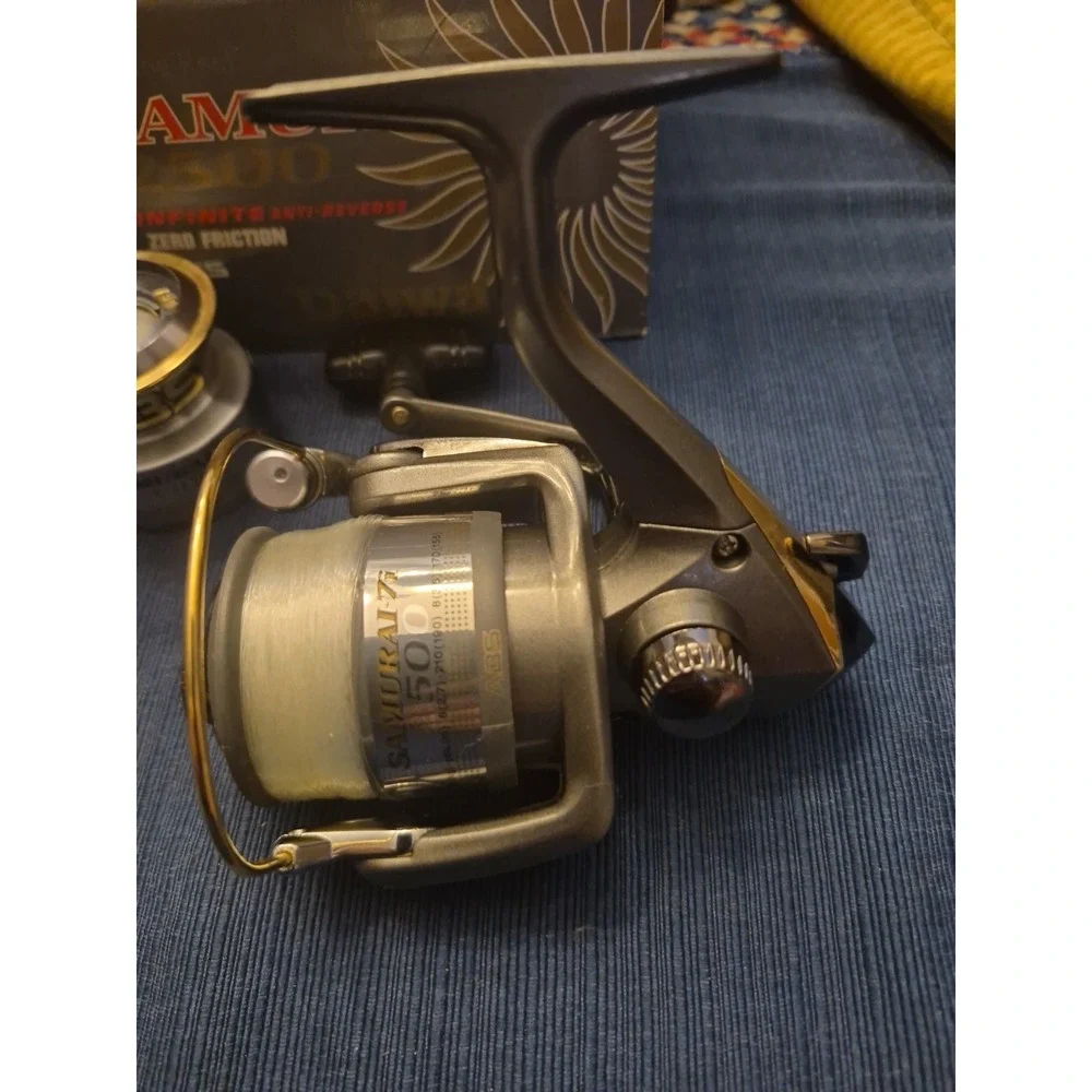 Daiwa Samurai 7i Fishing Spinning Reel NIB